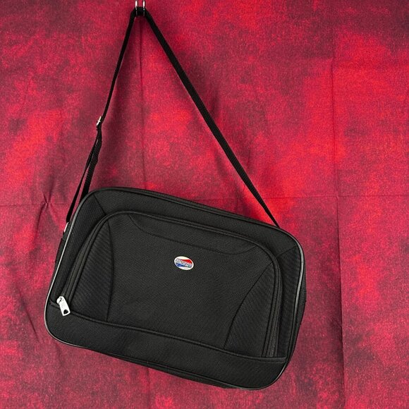 AMERICAN TOURISTER CARRY ON SHOULDER DUFFLE BAG ADJUSTABLE STRAP, BLACK, ZIPPER - Picture 2 of 11